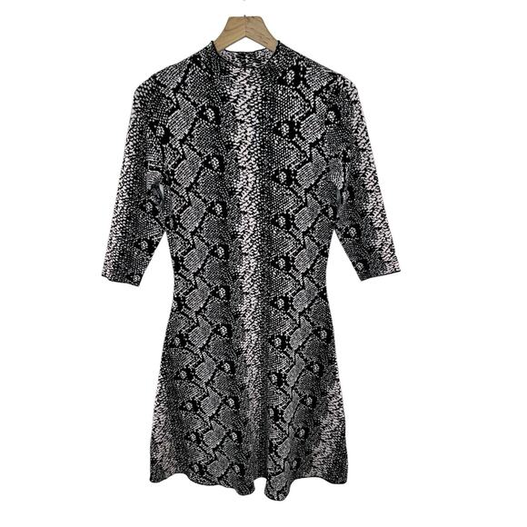 Nanette Lepore Women’s Snakeskin Knit Sweater Dress Size Medium EUC Stretch - Picture 2 of 6